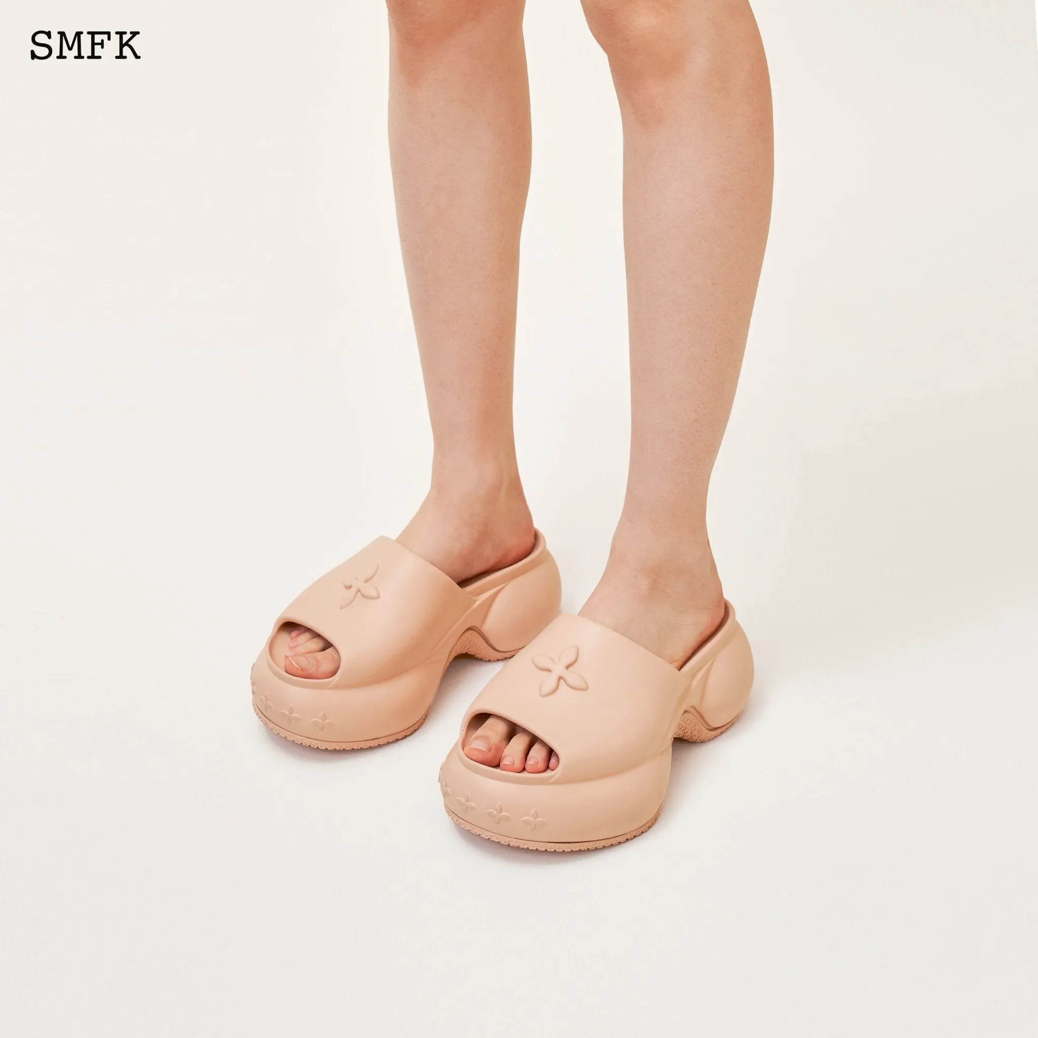 Compass Wave Platform Bumper Sandal In Nude