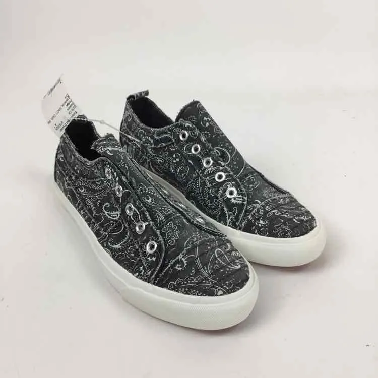 Corkys Women Size 7 gray/white NWOT Cloth Slip Ons Sneakers