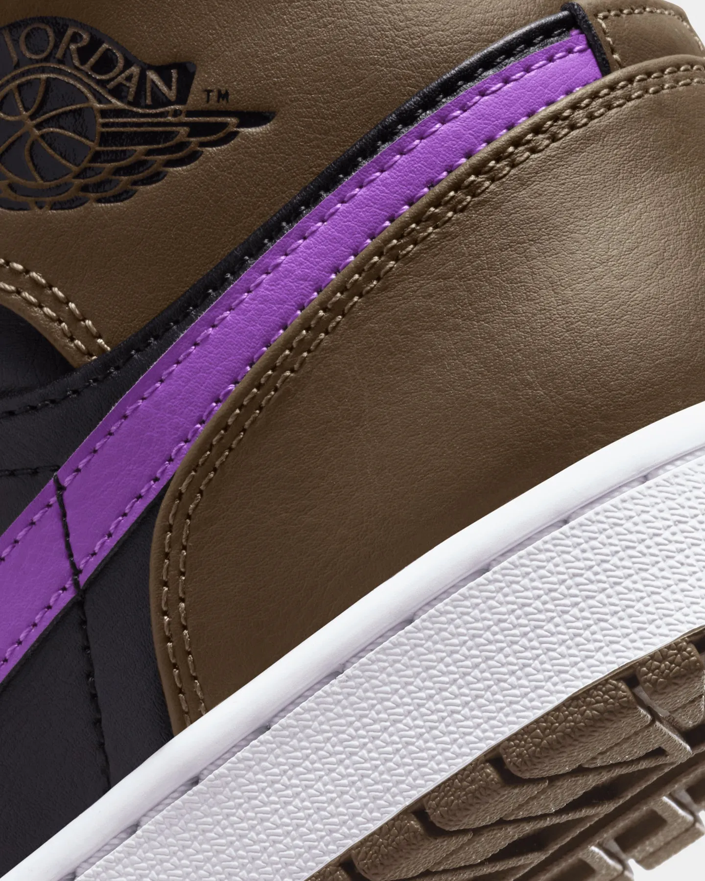 Jordan Air Jordan 1 Mid Palomino/White/Wild Berry