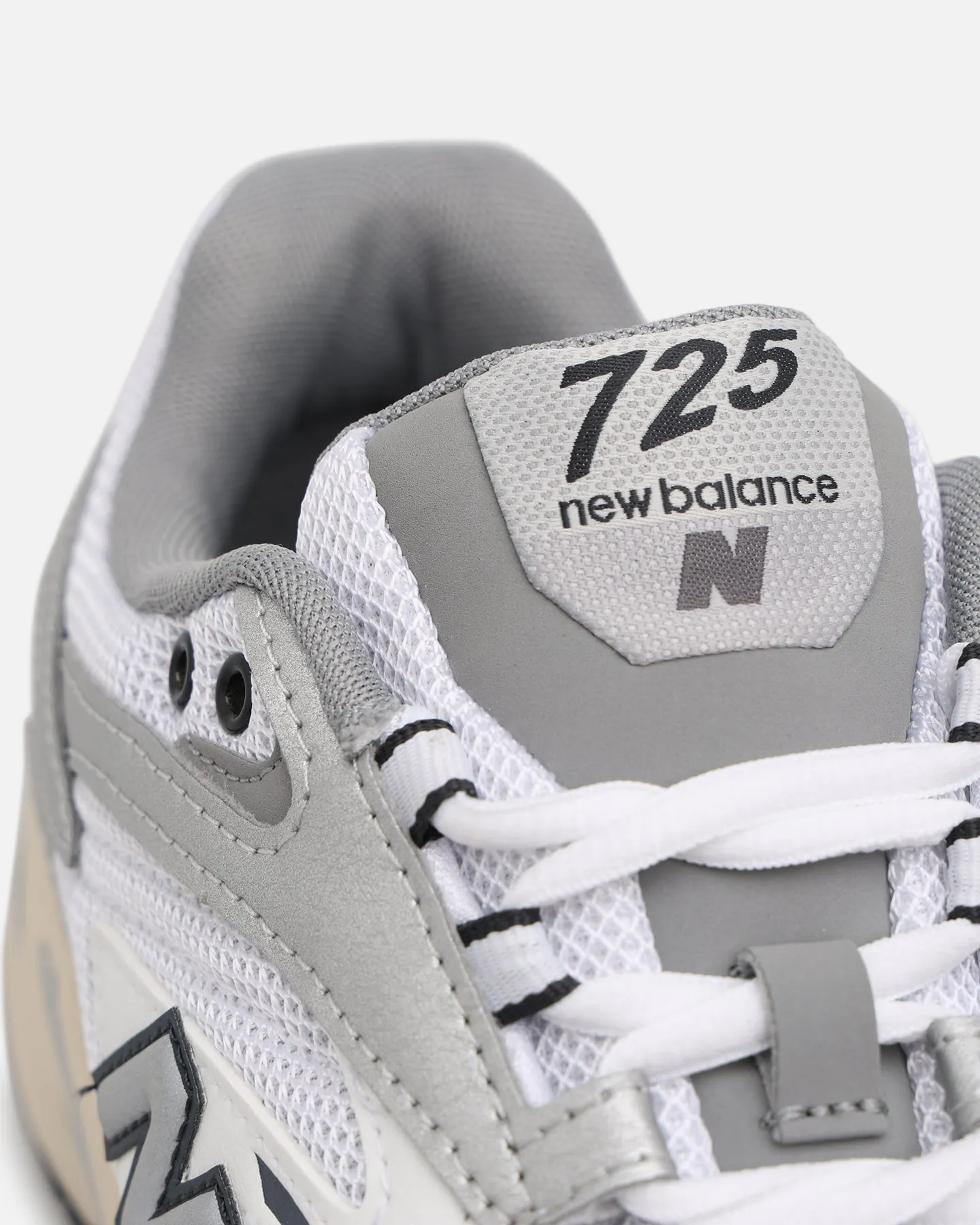 New Balance 725 White/Silver